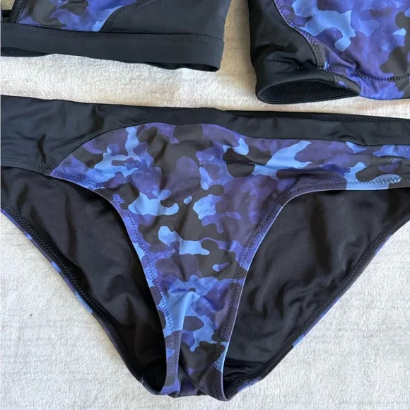 Athleta Freestyle Blue and Black Cloud Camo Dress Blue Bikini Set - 3 pcs Size M - Picture 3 of 16